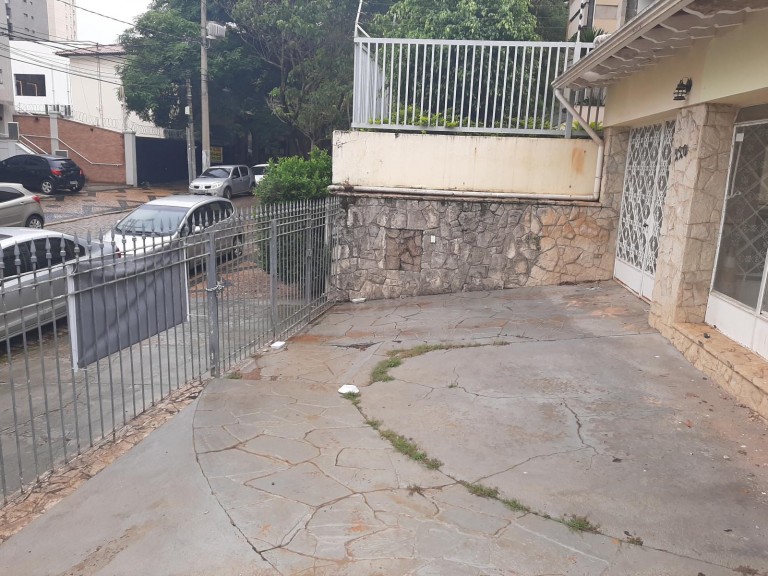 Casa Comercial - Rua Joaquim Novaes, 220Terra Imóveis - Imobiliária em Campinas